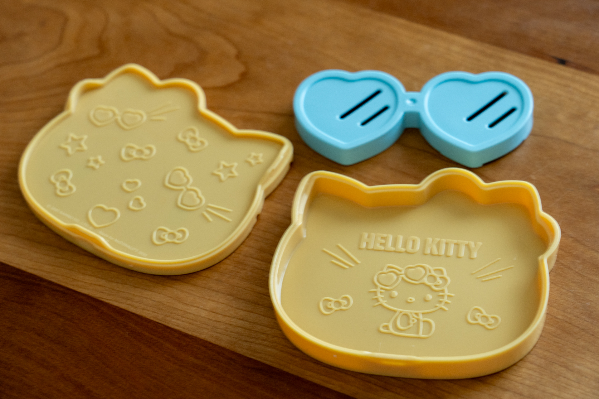 サングラスのカップが中に入っている