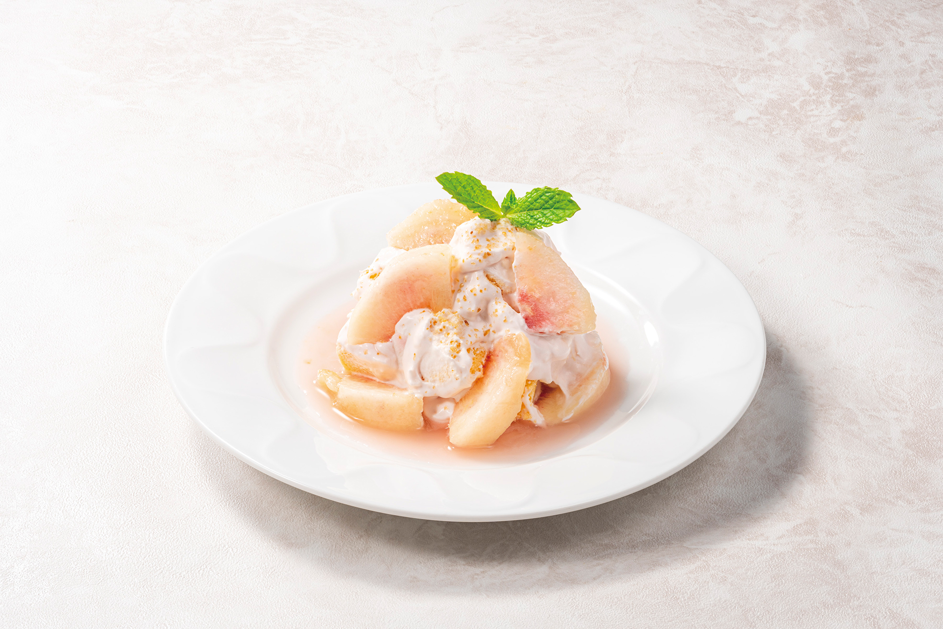 桃のふんわりショートケーキ（1023円）