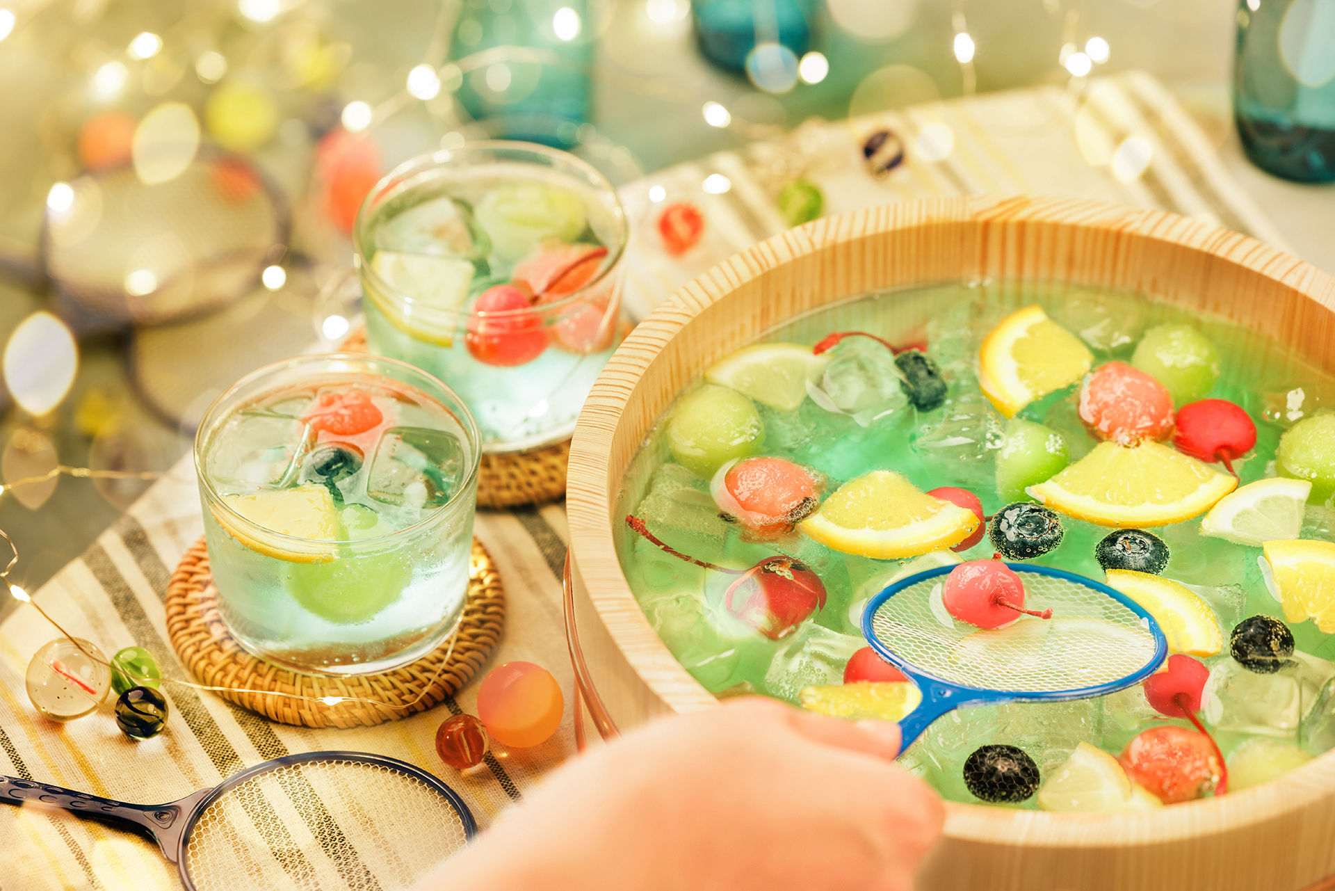 ポイですくって楽しむ「フルーツボールすくいサワー」