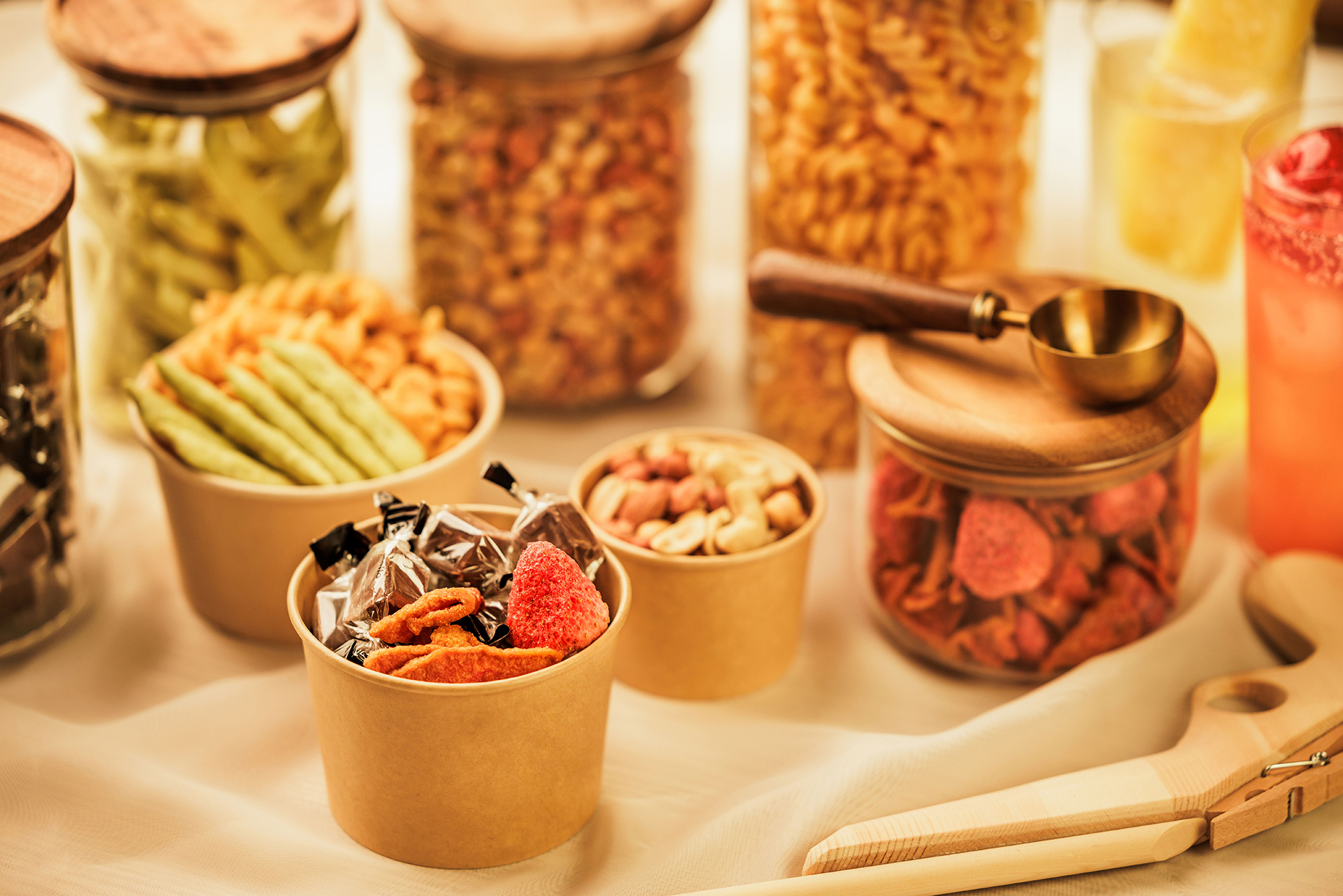 おつまみをカップに入れたところ