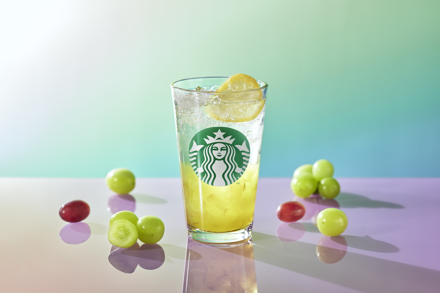 「チラックス ソーダ マスカット」（［Tallサイズ］テイクアウト 579円、店内 590円、［Grandeサイズ］テイクアウト 624円、店内 635円）