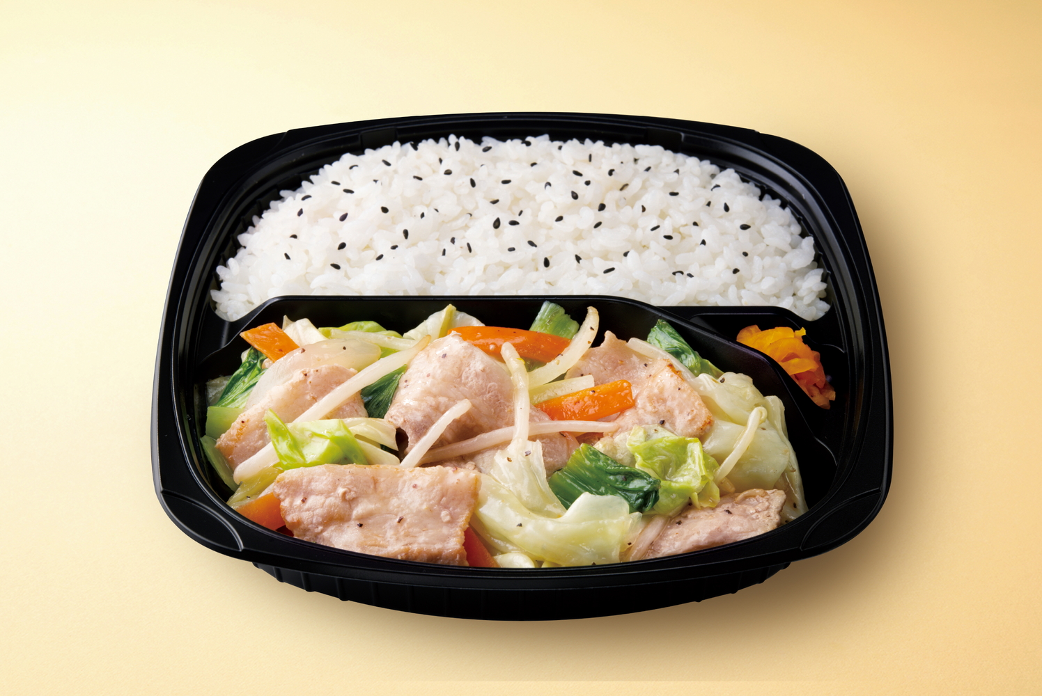 「野菜炒め弁当 瀬戸内レモン使用塩だれ～1日に必要な野菜の1/2使用～」（646円）