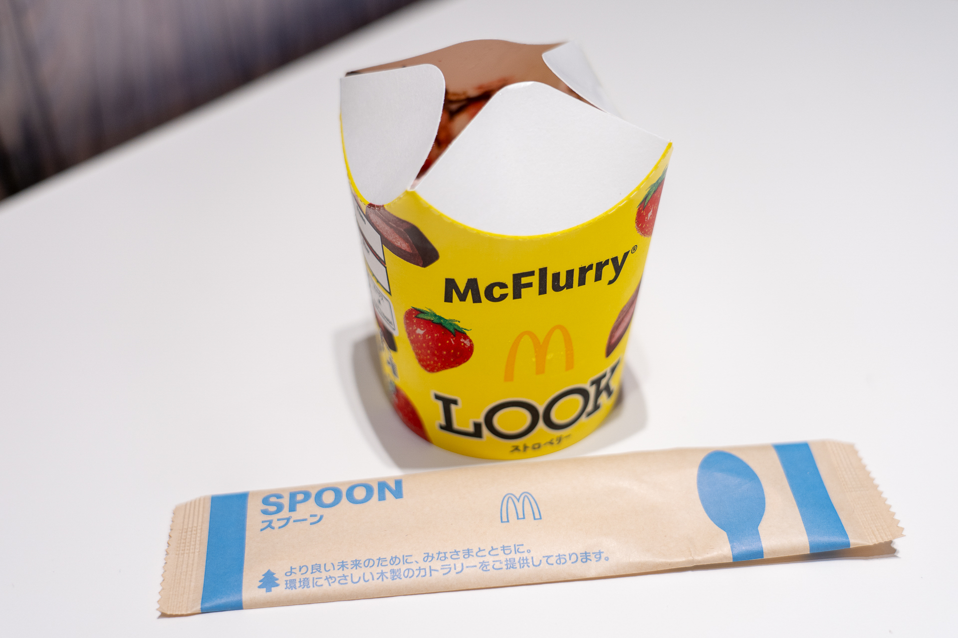 LOOKチョコレートといえば黄色のパッケージ！