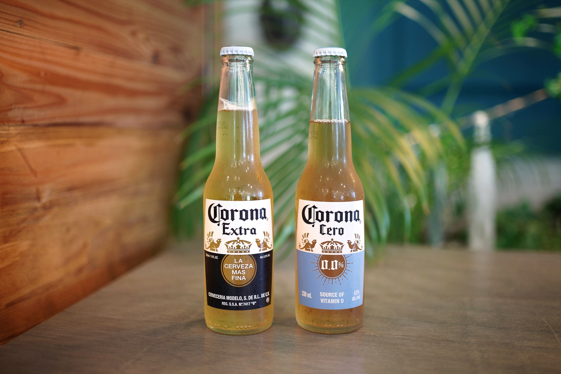 コロナ エキストラ（左）とコロナ セロ（右）