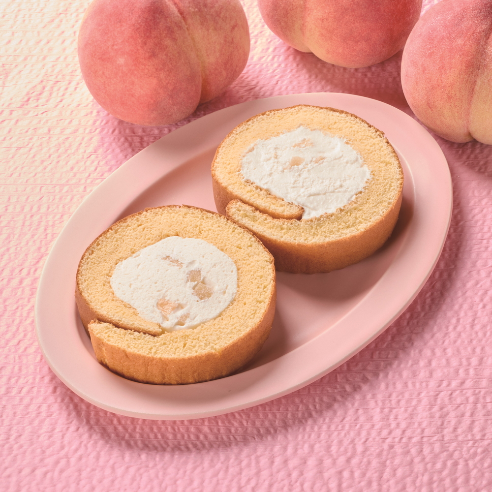 「山梨県産白桃のふんわりロール」（194円）