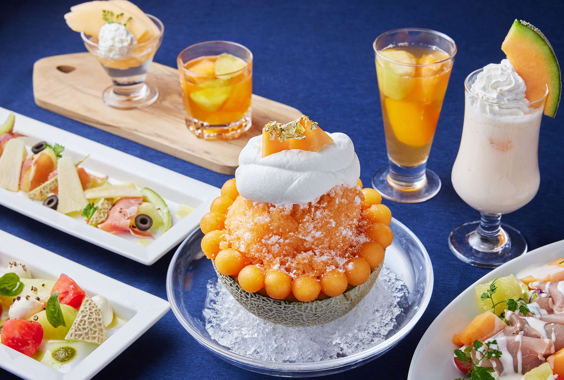 ホタルストリート内のレストランで提供するメロンを使ったメニュー