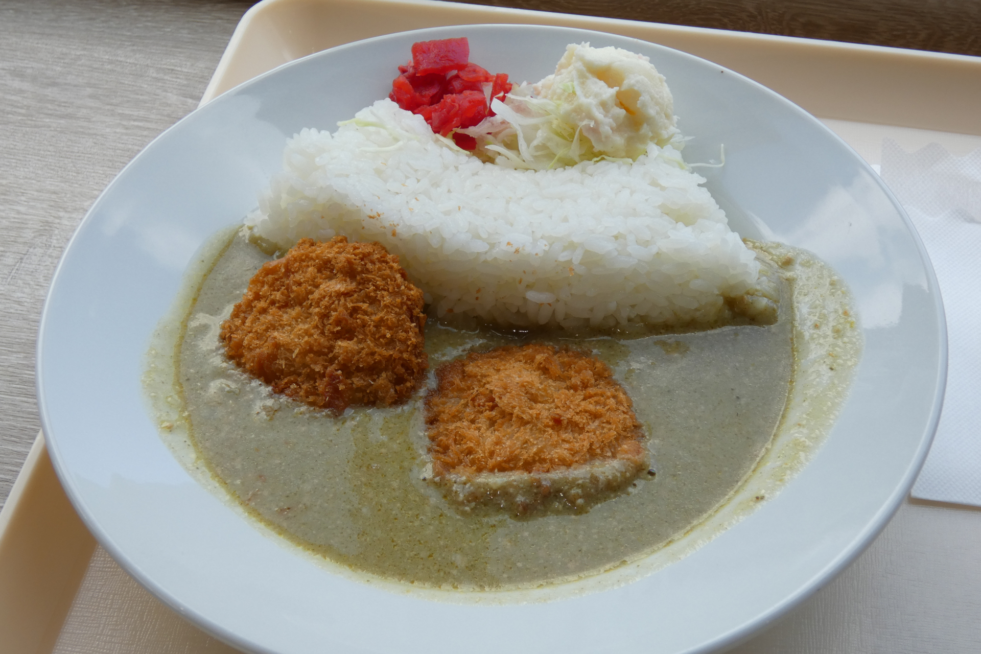 実はしっかり辛い「黒部ダムカレー」