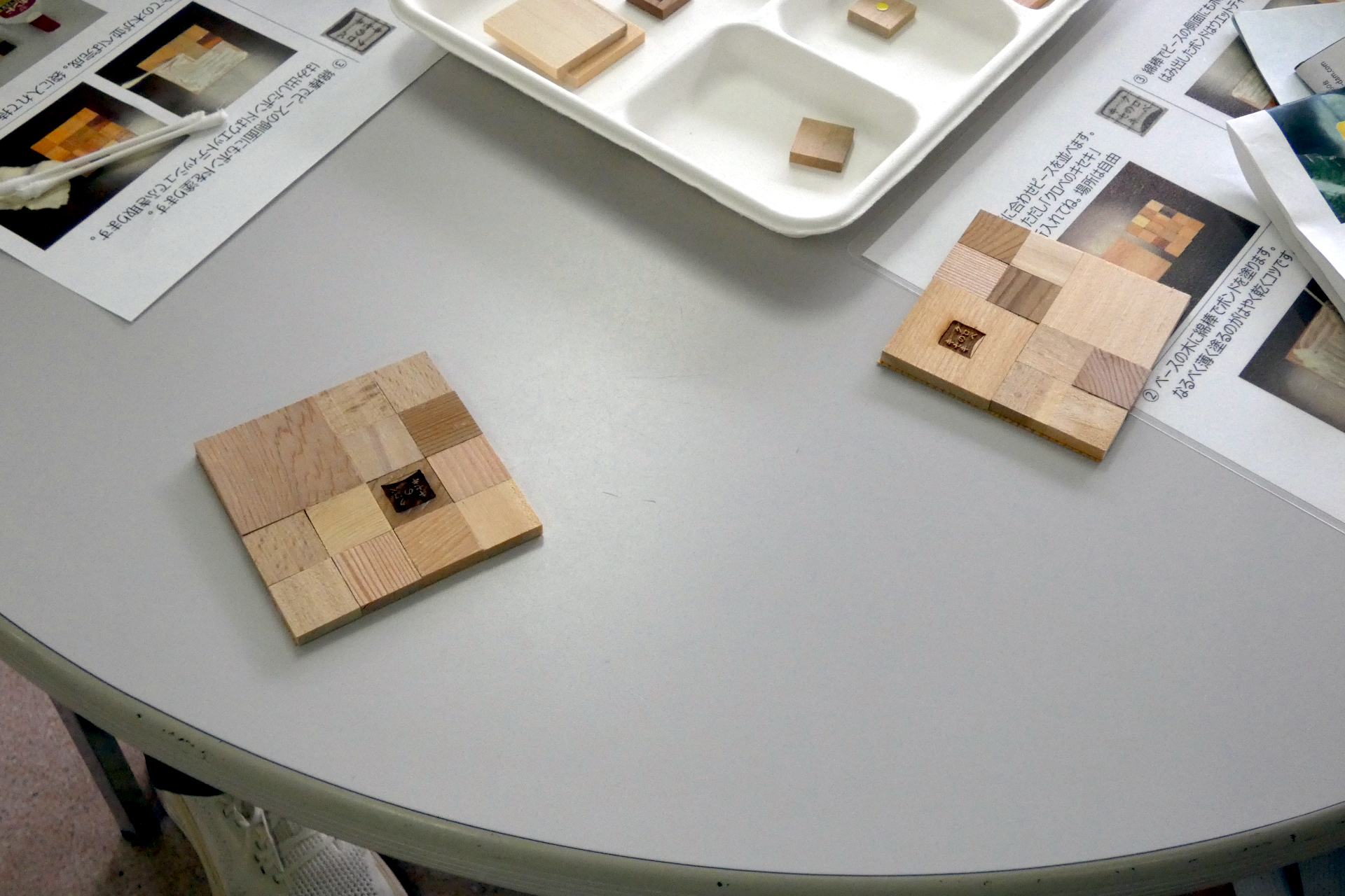 ダム展望台でコースター作り