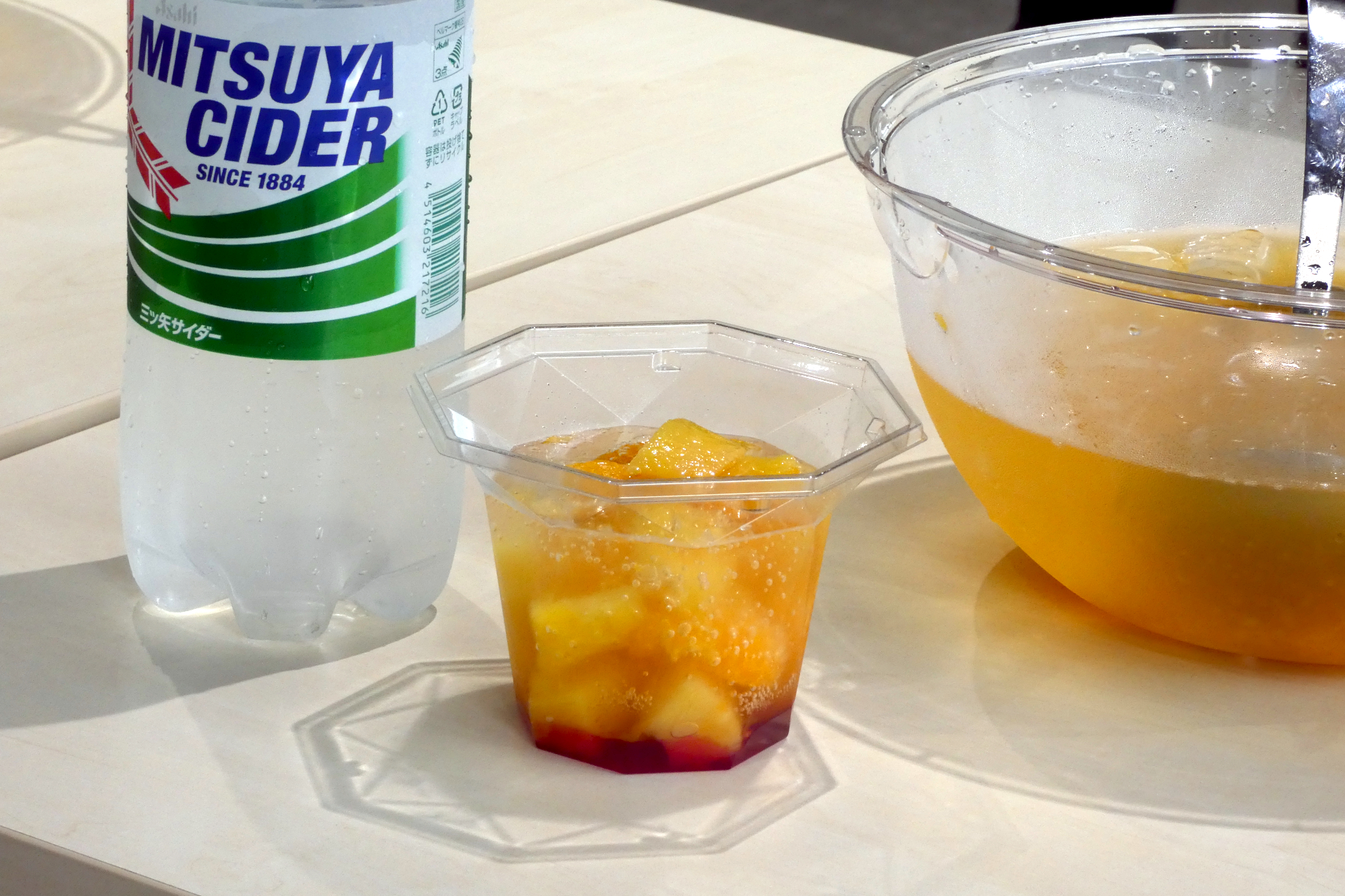 レストハウスでフルーツポンチ作り