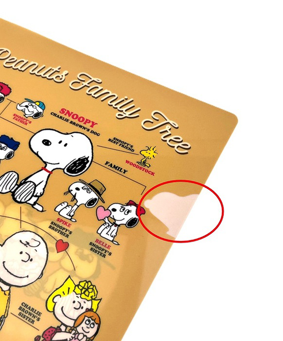 右上の指ぬき部分にもスヌーピーのシルエットが