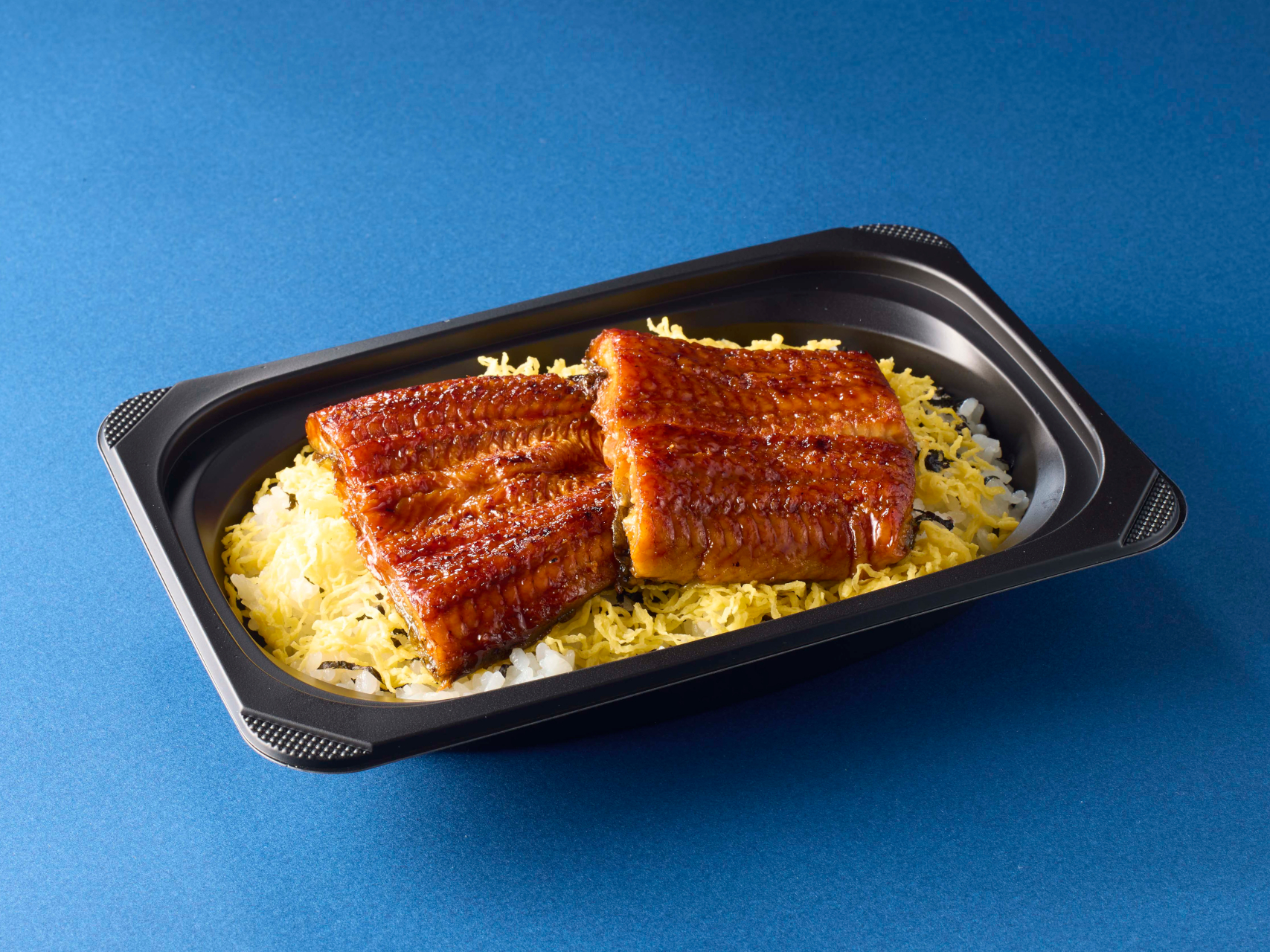 うなぎ2枚の特上弁当（1924円）