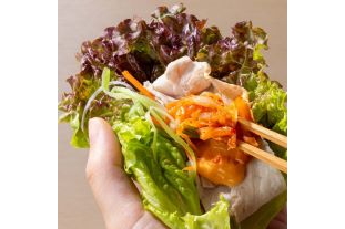 さまざまな韓国グルメが味わえる