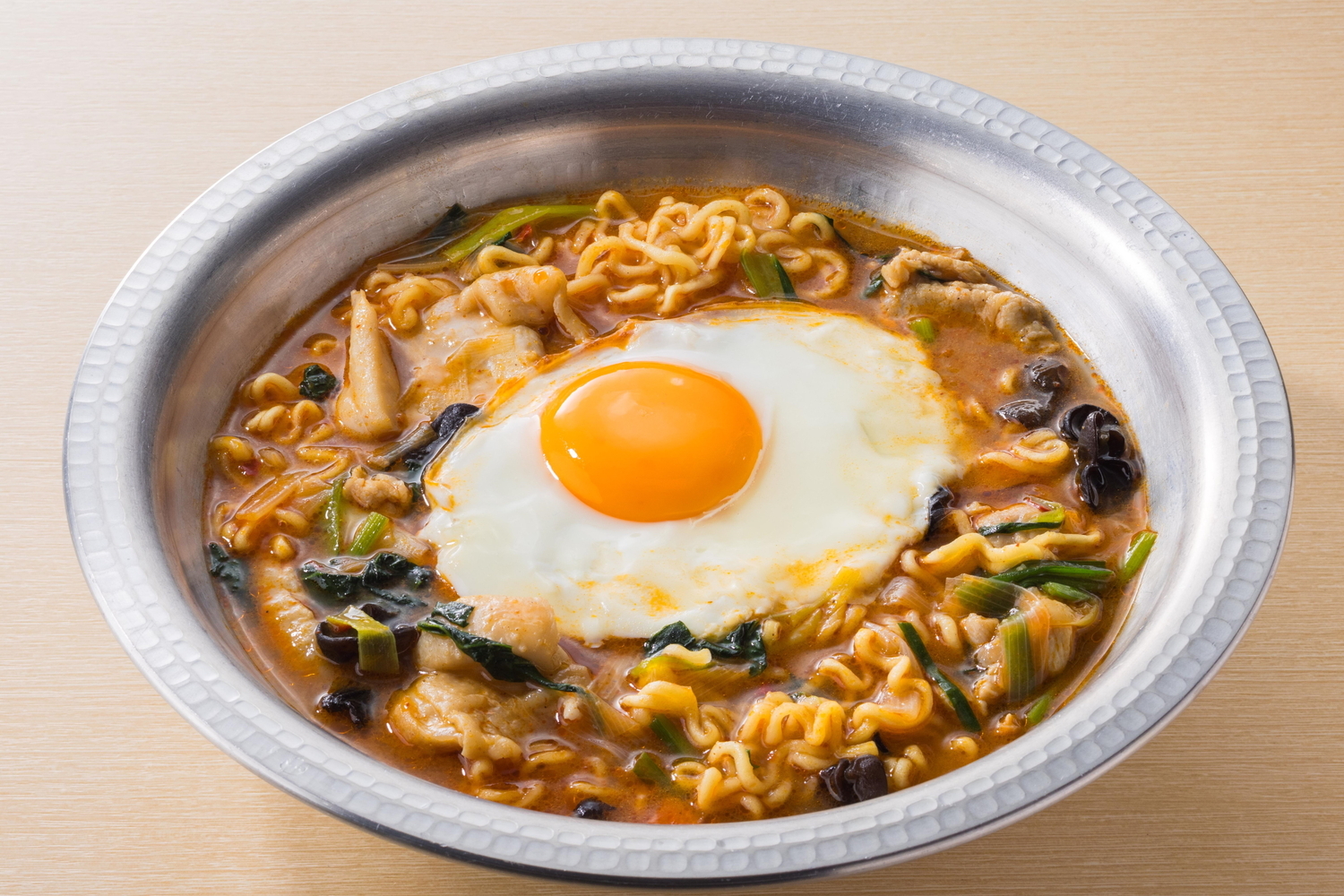 さまざまな韓国グルメが味わえる