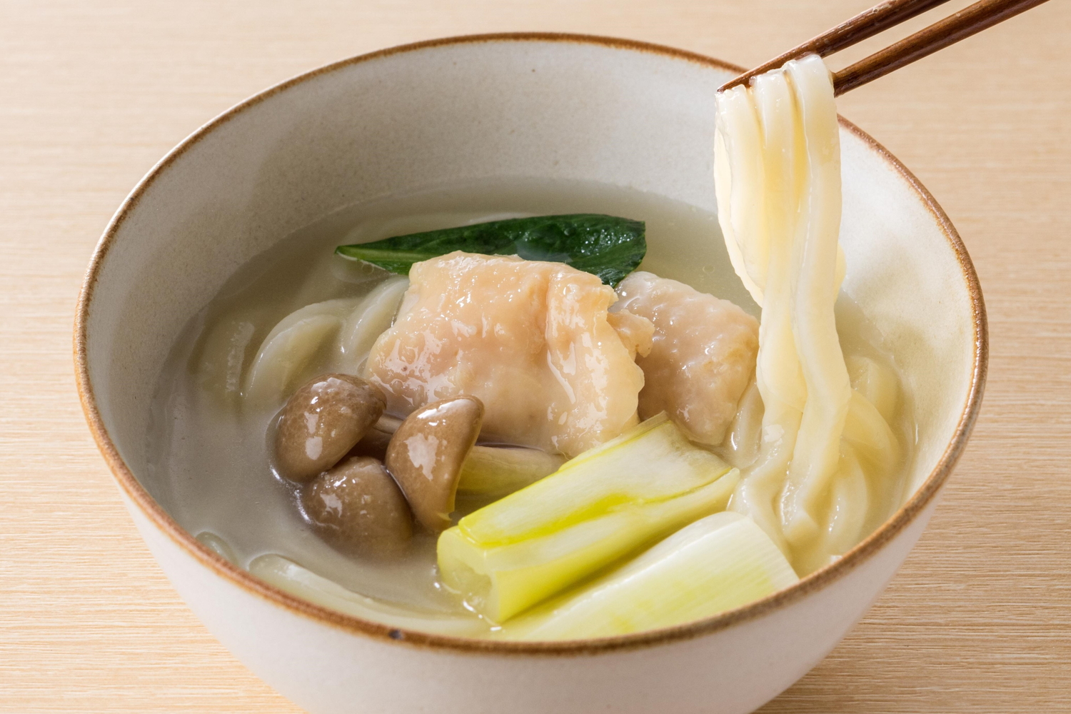 「参鶏湯風クッパ」「カルグクス風うどん」などさまざまなアレンジが楽しめる