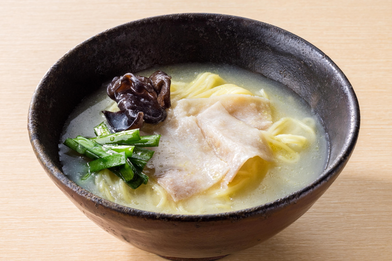 「参鶏湯風クッパ」「カルグクス風うどん」などさまざまなアレンジが楽しめる