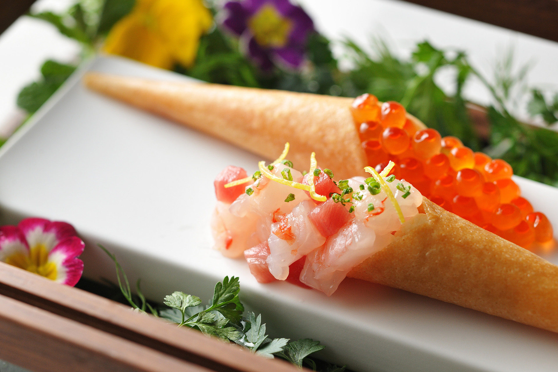 小前菜「イクラと牡丹海老のコルノ」