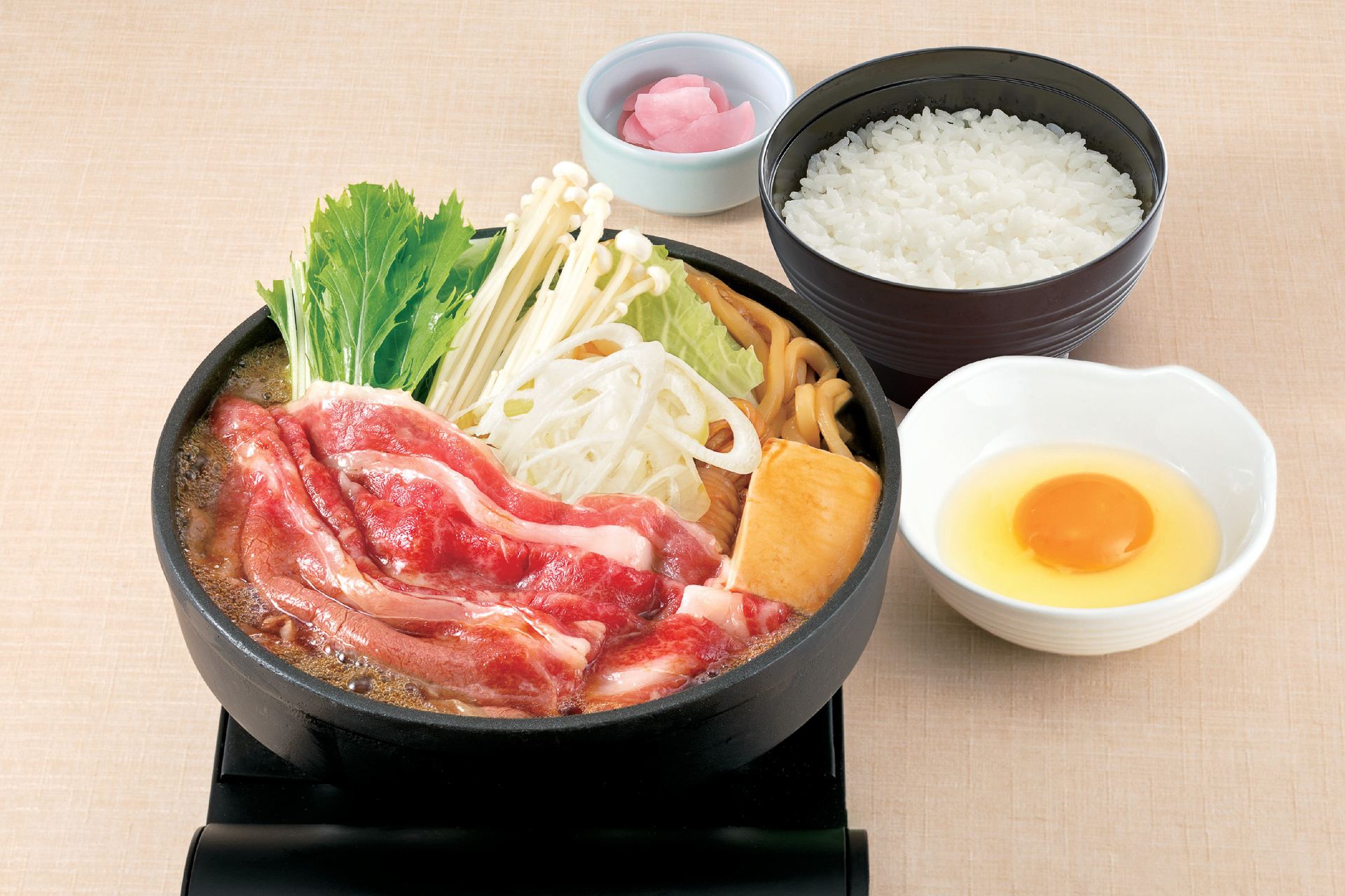 「黒毛和牛の牛すきうどん鍋定食」（2638円）