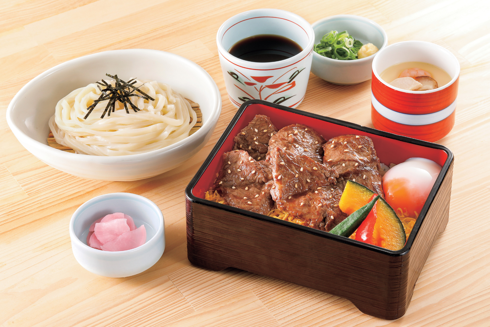 「ミスジステーキ重」（2308円）