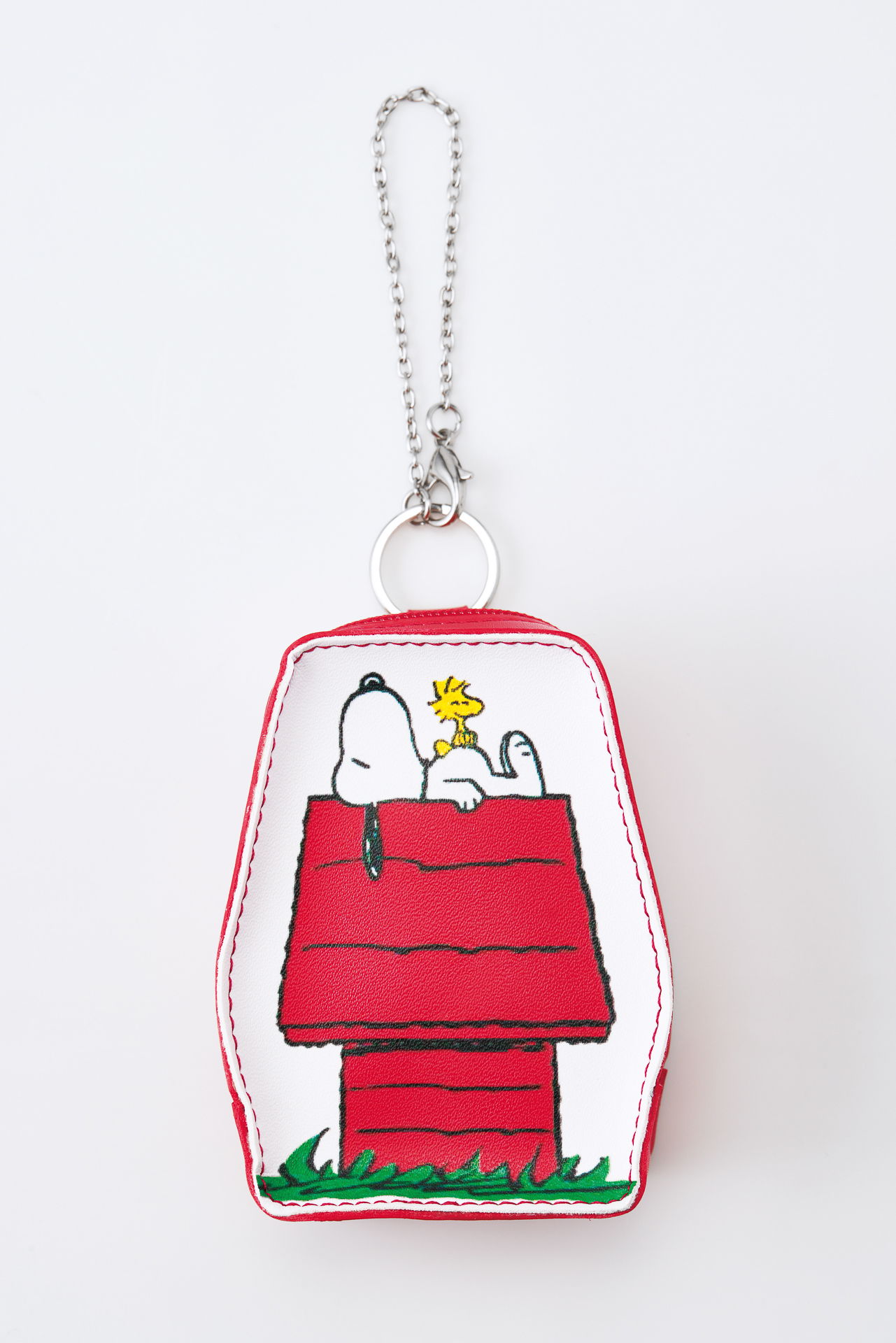 ナチュラルカラーは犬小屋の上でウッドストックとくつろぐスヌーピーをデザインしたチャーム付き