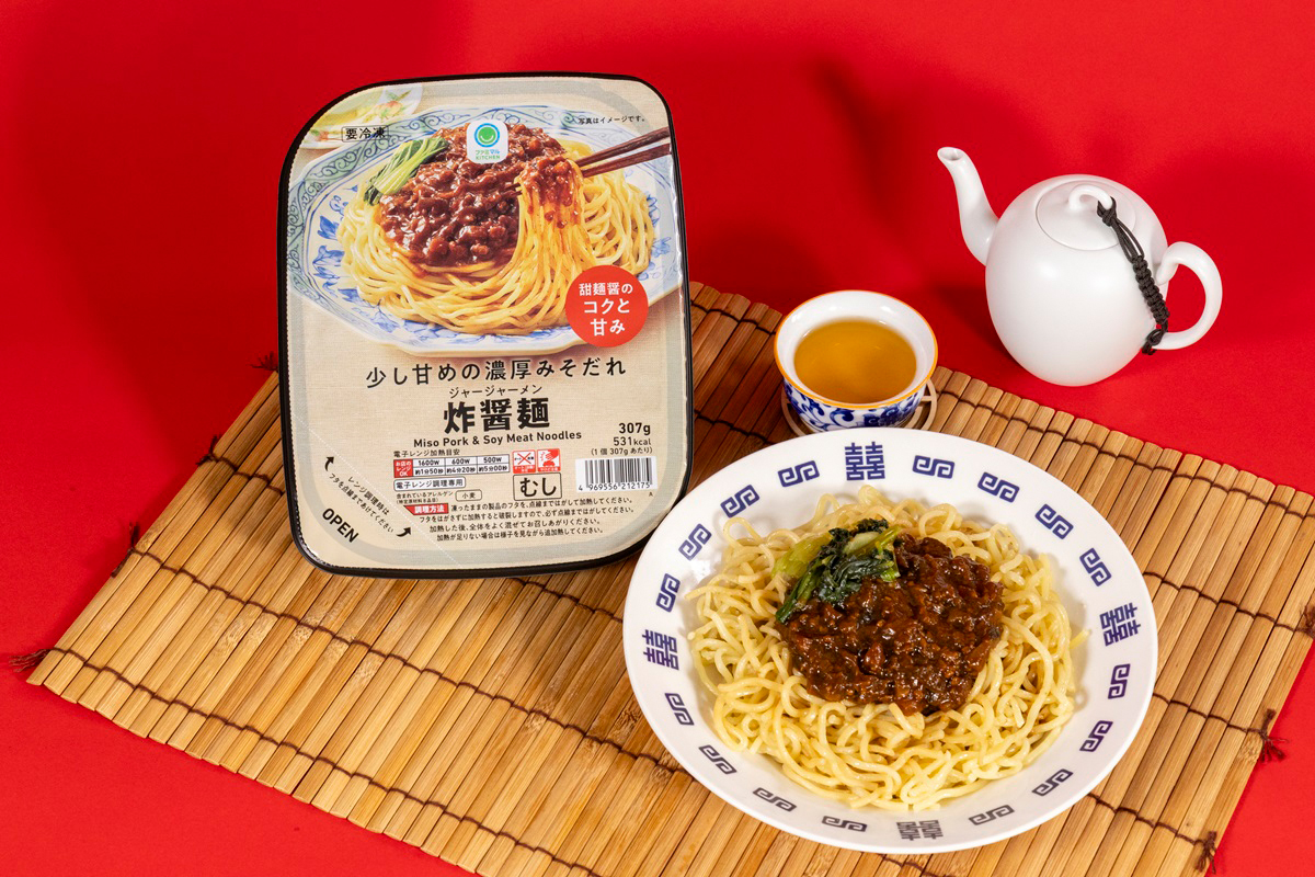 ファミマ「少し甘めの濃厚みそだれ 炸醤麺（ジャージャーメン）」