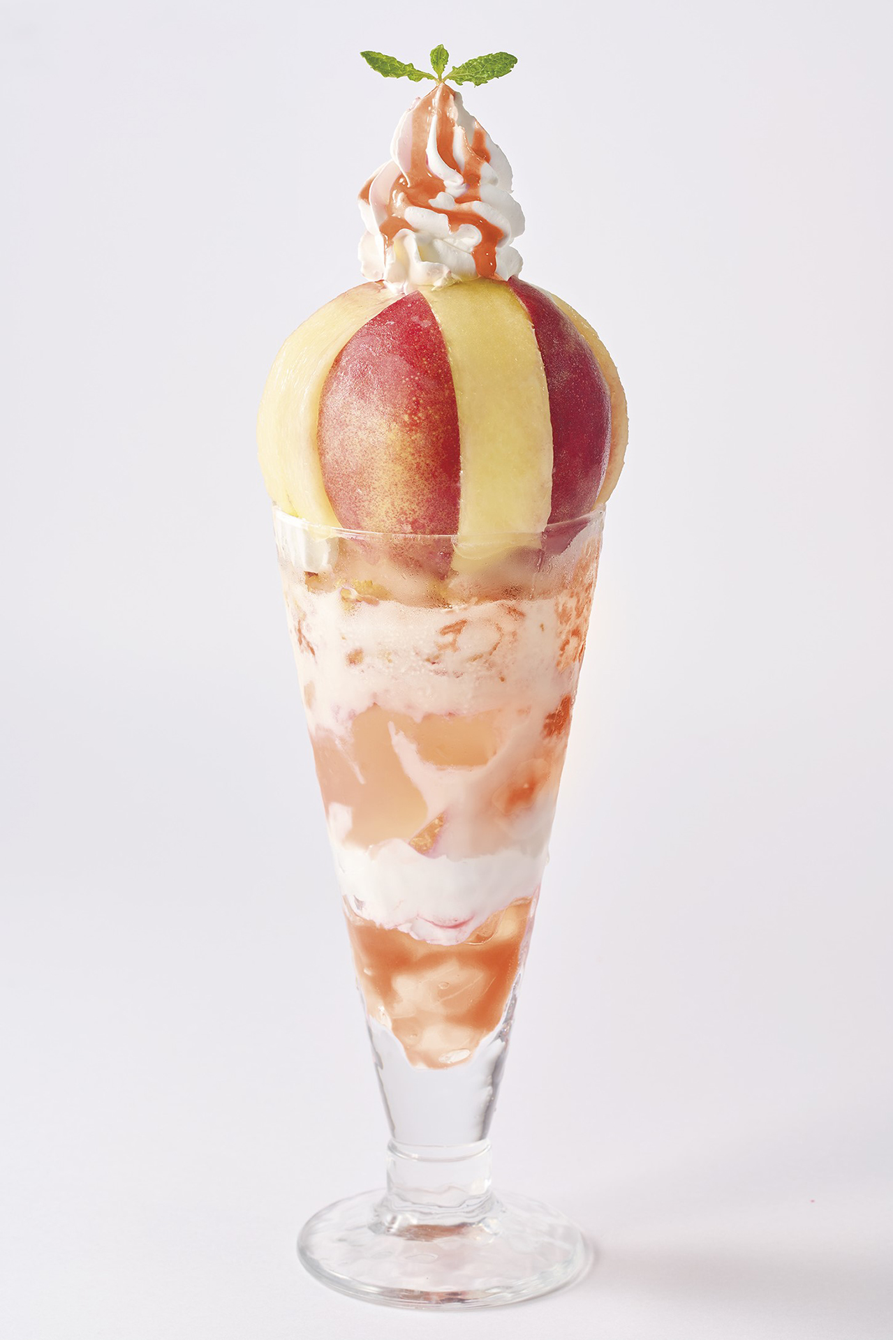 「季節のジョナパフェDX（桃）」（1979円）