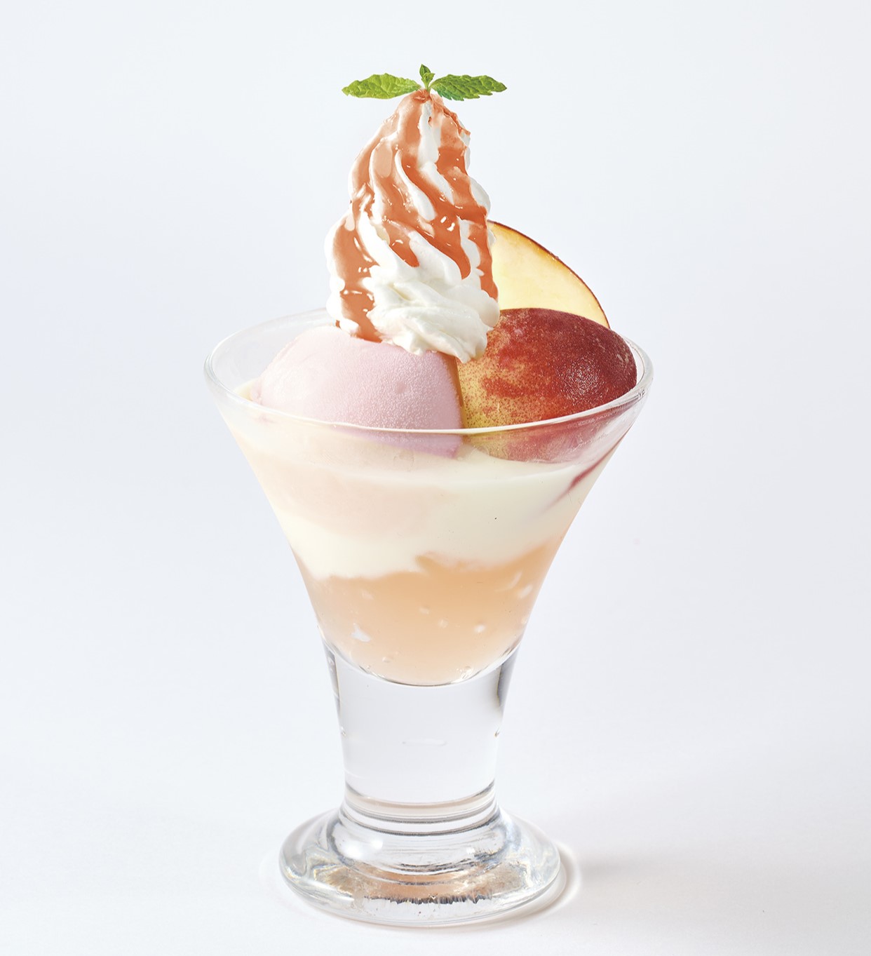 「桃とヨーグルトのミニパルフェ」（439円）