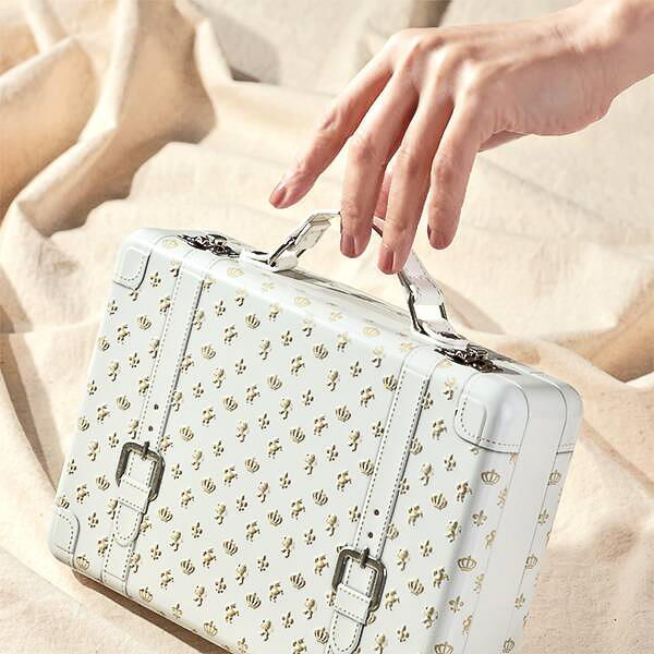 「トランク缶 サマー」（ゴールド）