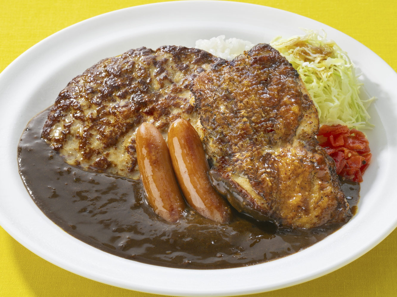 「ハンバーグ＆チキン＆ソーセージのブラックカレー」（1360円～1460円）