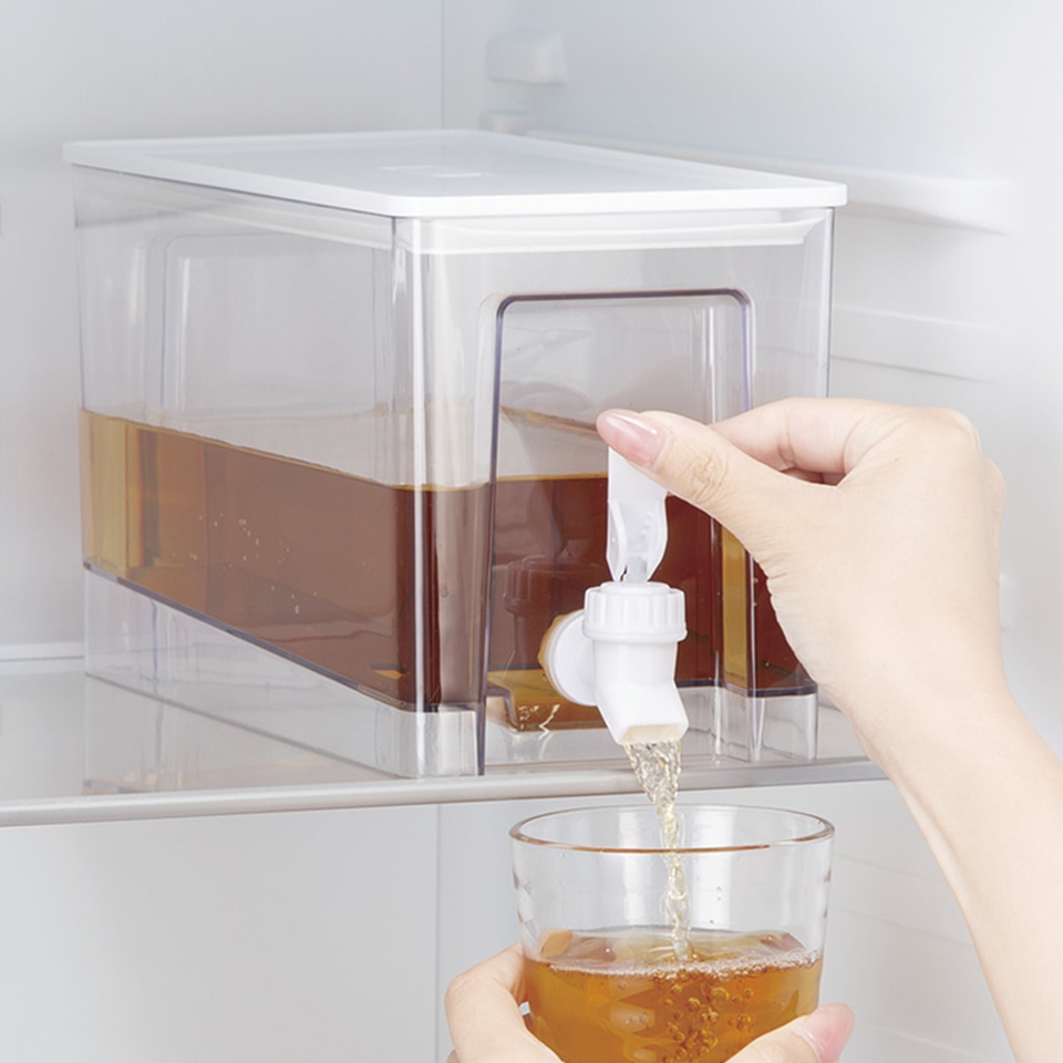 ニトリ、底面に傾斜がついたドリンクサーバー - グルメ Watch