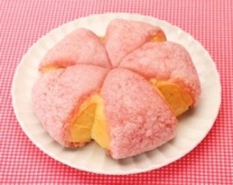 ちぎれるメロンパン。「7限目のフルール」の象徴であるお花をイメージしたビスケット生地で、長野県産ムーンルージュのジャムを包んだ