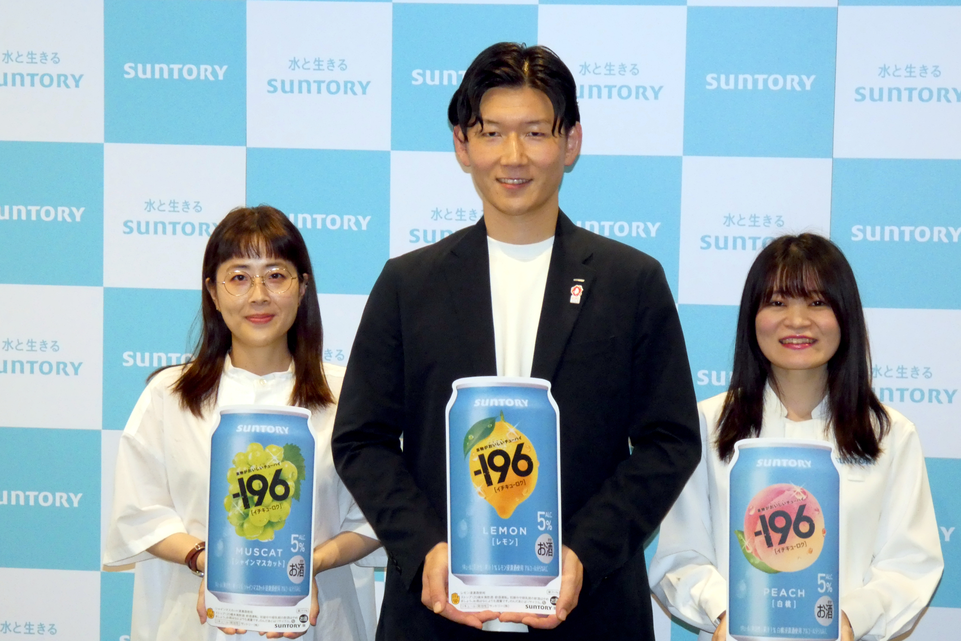 （左から）サントリーホールディングス デザインセンターの神村晃世氏、サントリー ビール・RTD本部 RTD部の玉腰潤氏、サントリー スピリッツ・ワイン開発生産本部 スピリッツ・ワイン商品開発研究部の成瀬祐里氏