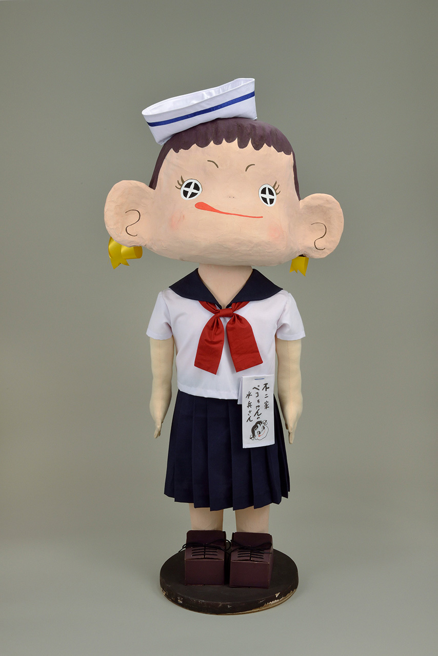 復刻版初代張り子の店頭ペコちゃん人形の展示