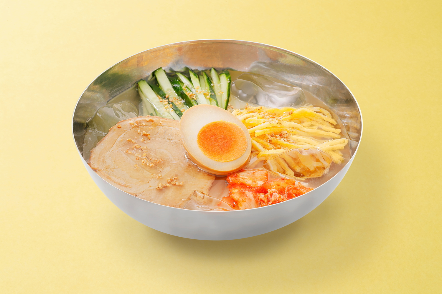 五目冷麺（店内 869円、持ち帰り 864円）