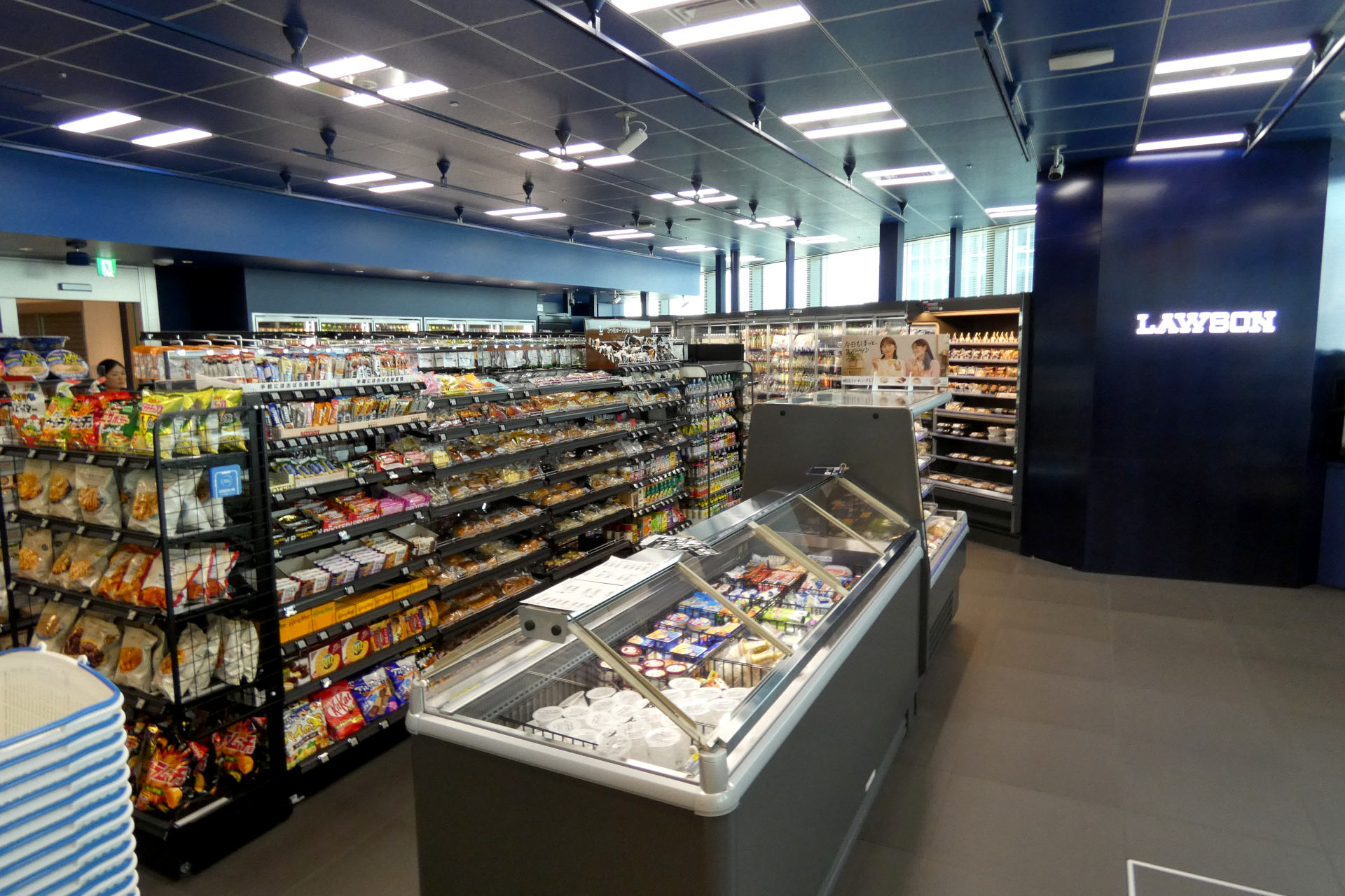 KDDI社員専用フロアに設置された「ローソン S KDDI高輪本社店」