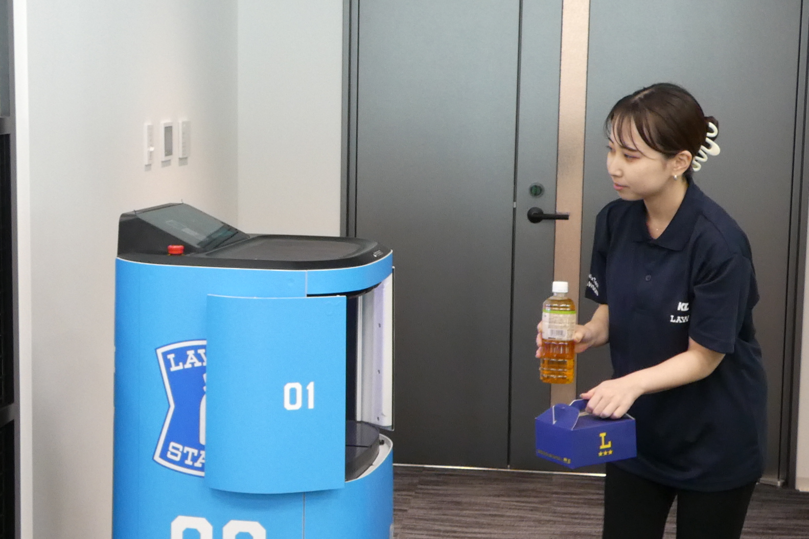 こちらは高輪ゲートウェイシティ店からやってくるデリバリー用のロボット