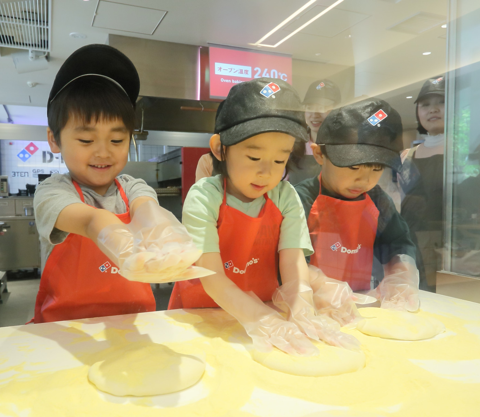 オリジナルピザ作り体験ができる