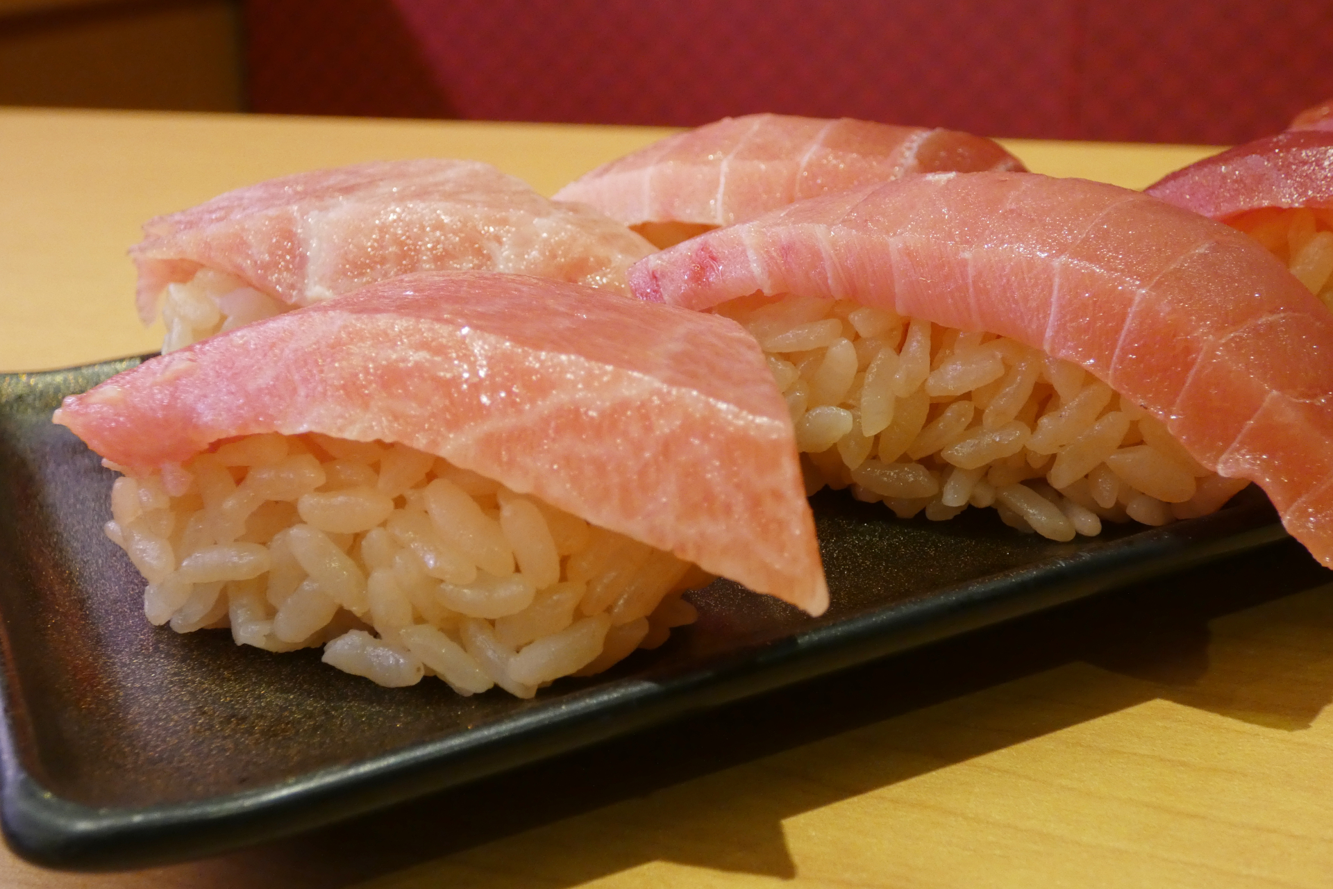 期間中は赤しゃりでの提供となる