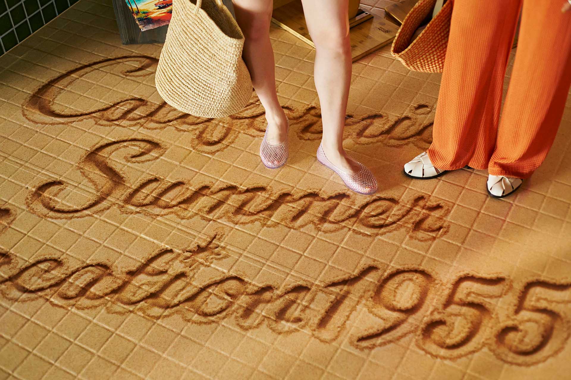 50年代のカリフォルニアのビーチをイメージしたロビー