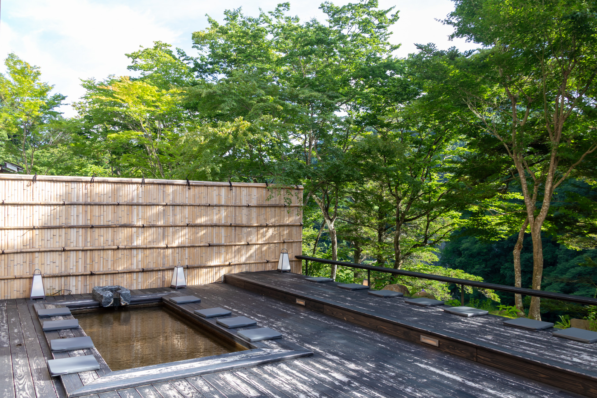 足湯まである極上の空間