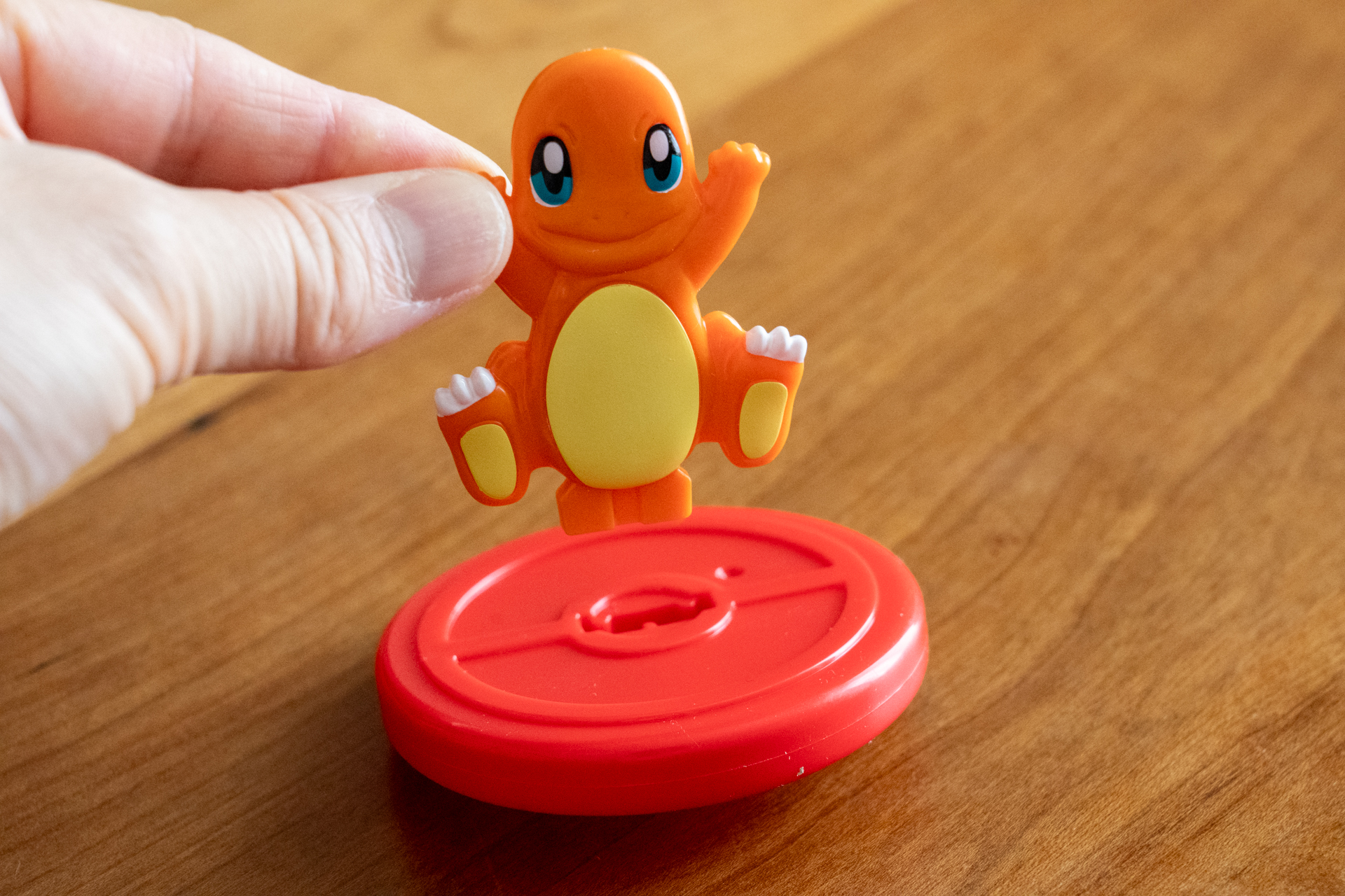 ヒトカゲを台座に取り付けたら