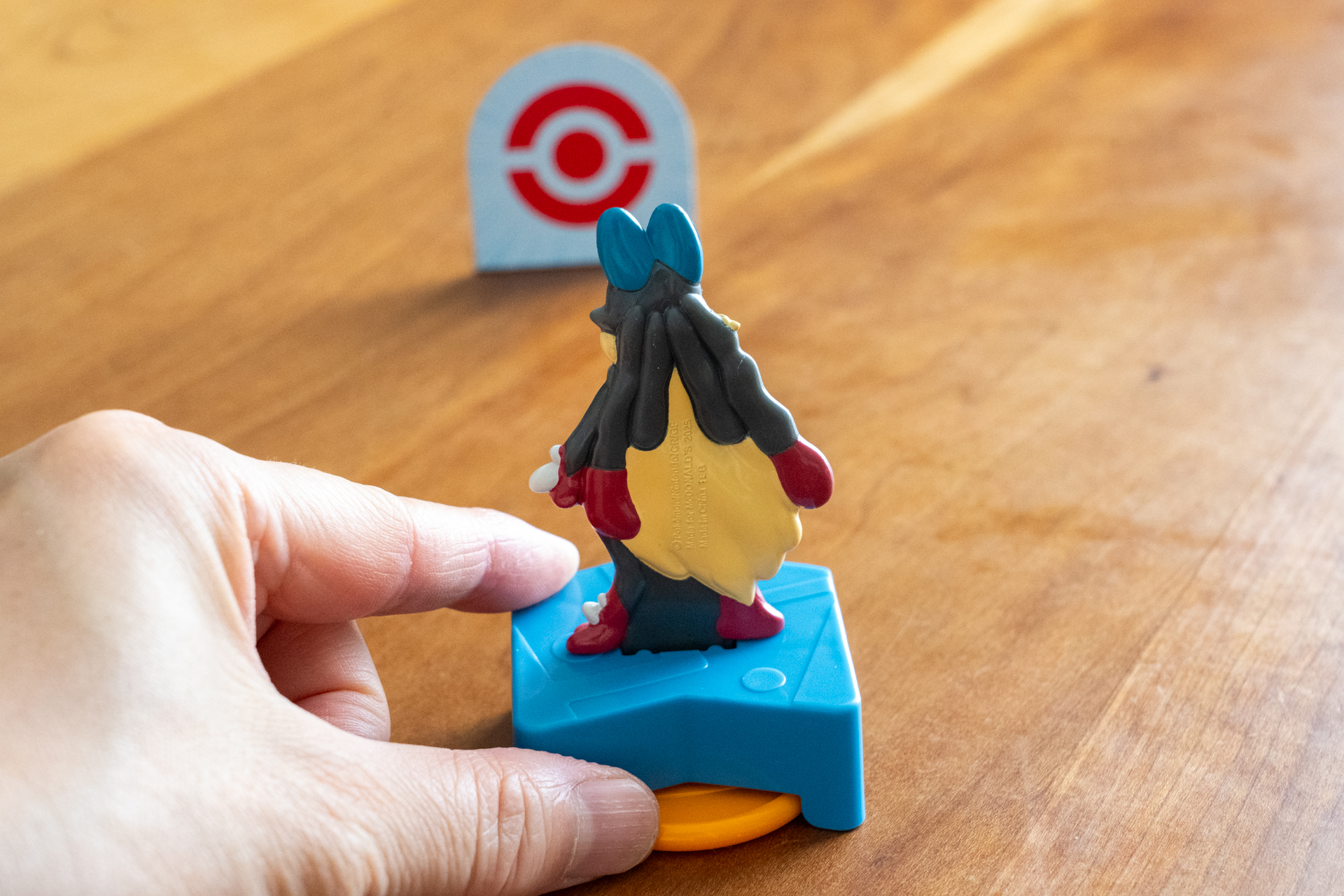 本当は両指で押すほうがいい