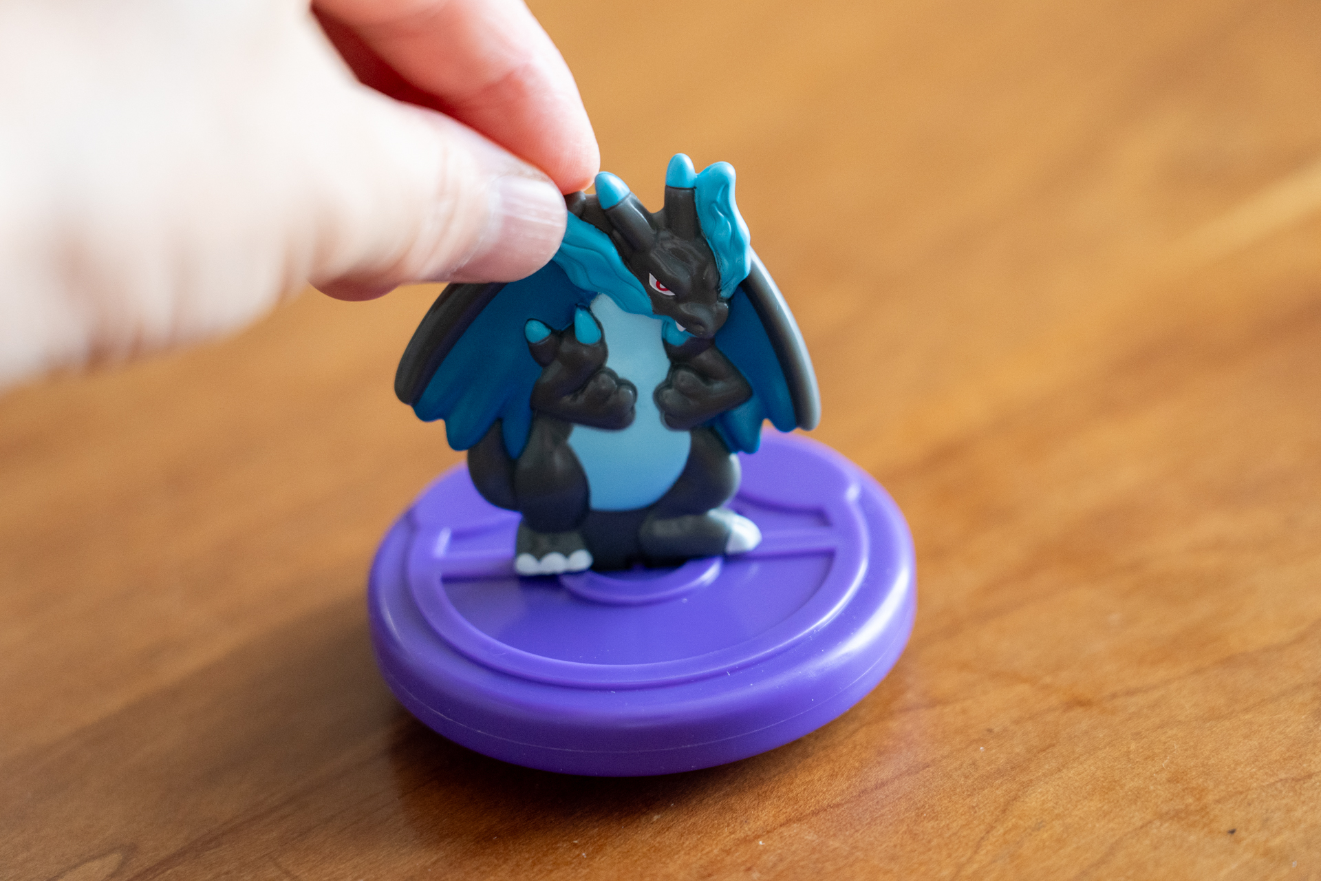 平らな場所に置いて回してみよう