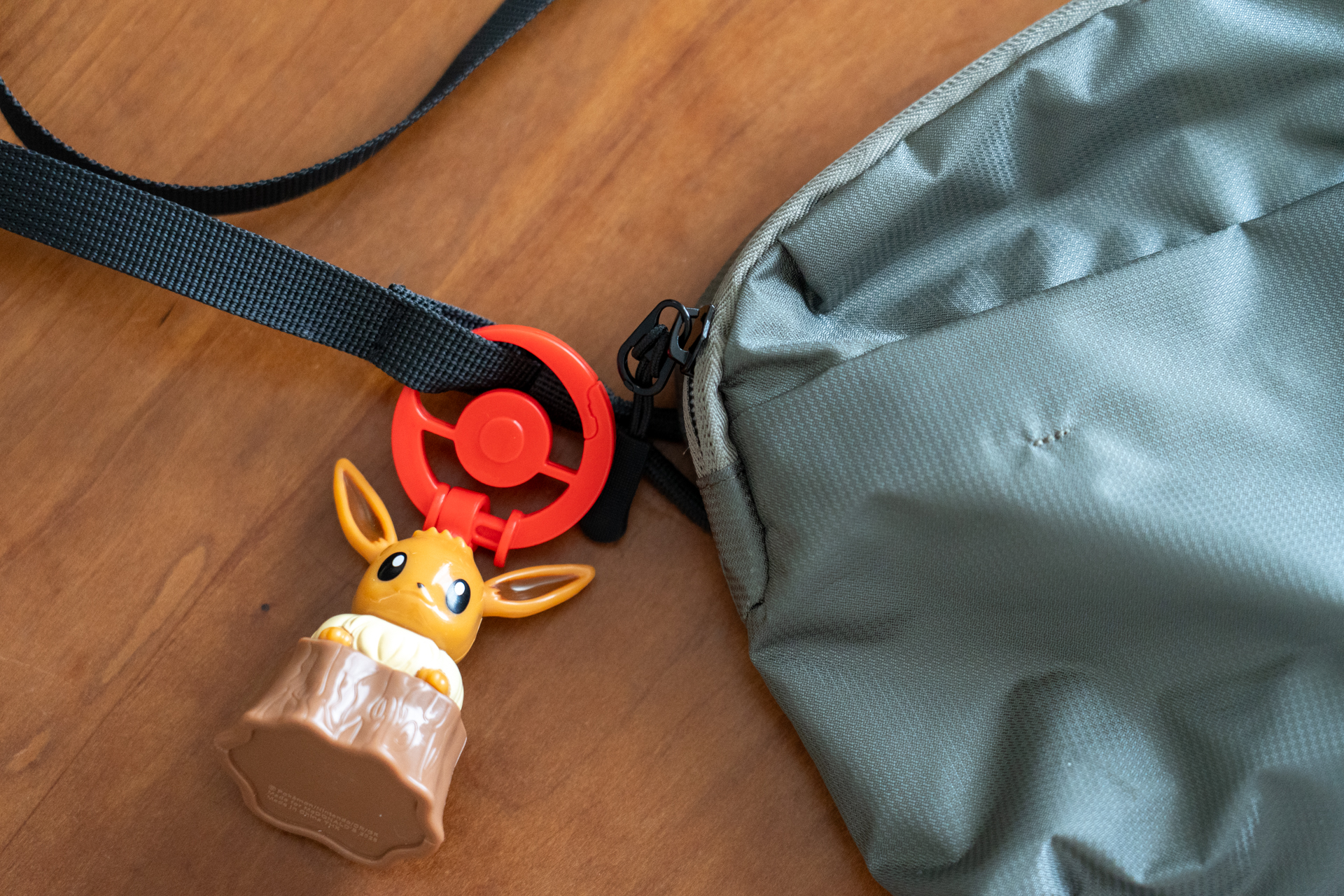 バッグやベルトに付けられる