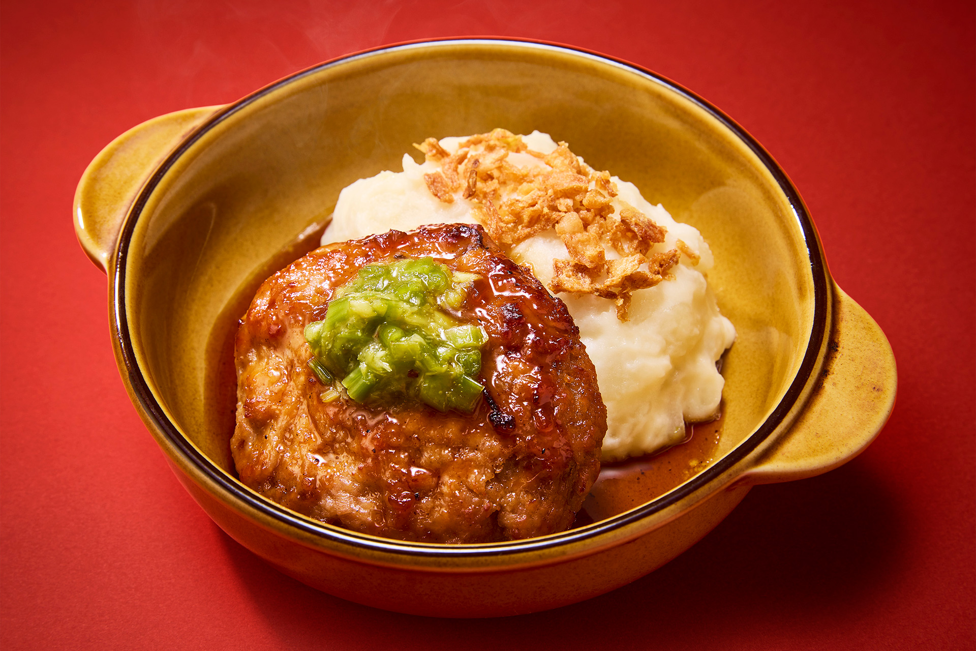 “格之進の肉おじさん”肉汁ハンバーグ・ポテサラ添え（968円）