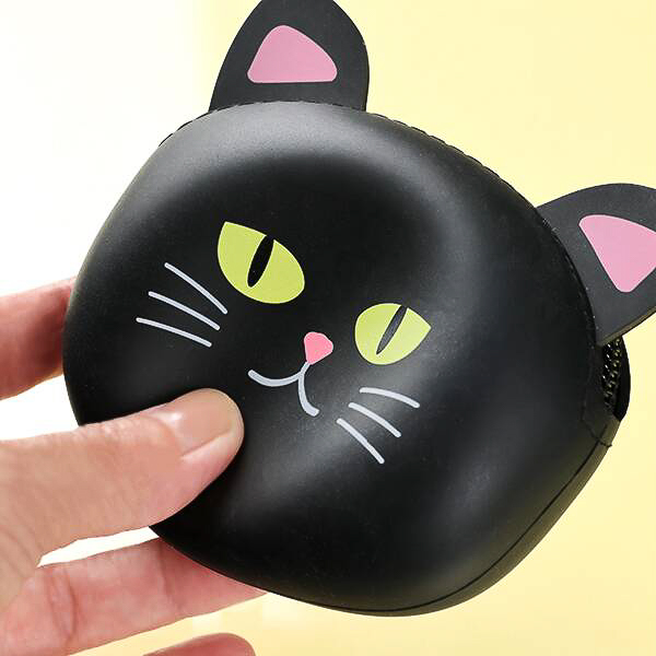 ギン猫 ポーチ カルディ、ふてぶてしいけど“ぷにぷに”でかわいい黒ネコのポーチ