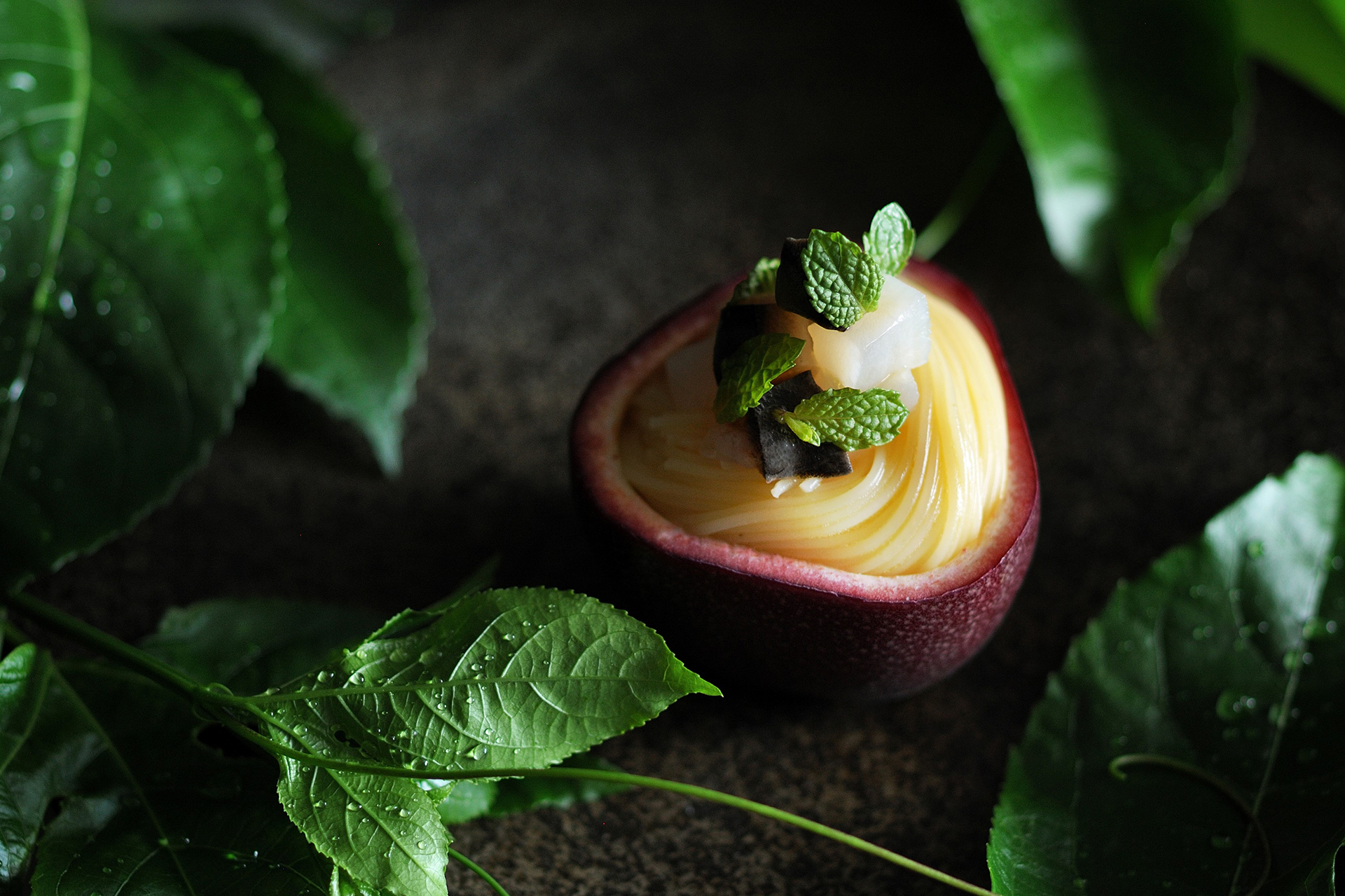 「Amino acid パッションフルーツとシャコ貝のカッペリーニ」