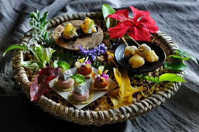 沖縄の民具で提供する「クスイムン」