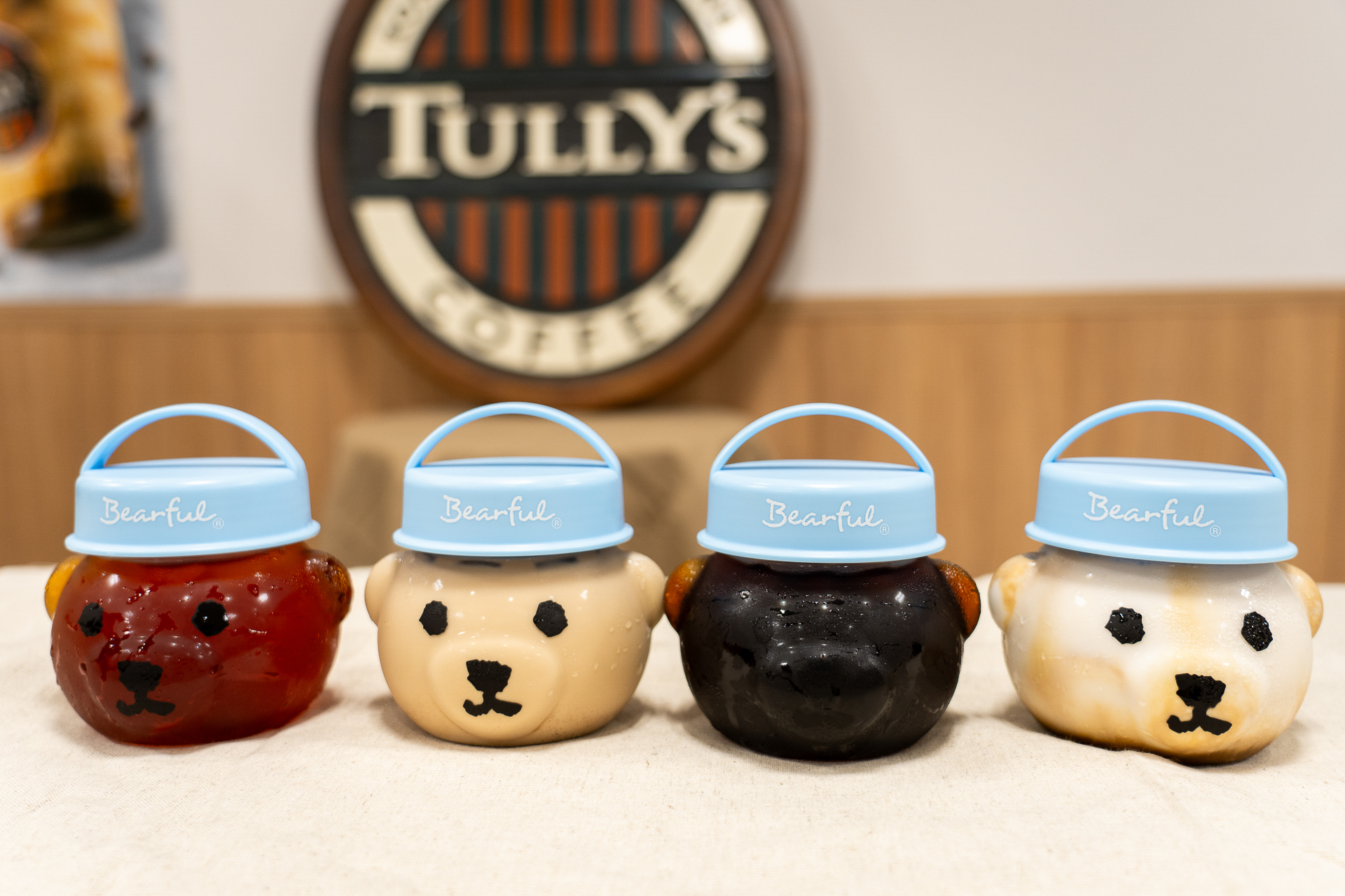 2025年の「タリーズ ベアフル ハグミーボトル（FACE）」