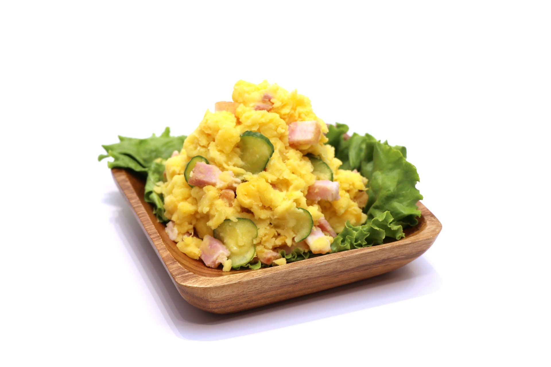 ポテトサラダの調理イメージ。本商品100gに大さじ1の水を加えてラップし、500Wのレンジで3分温めれば、すりつぶすまでの工程を時短できる