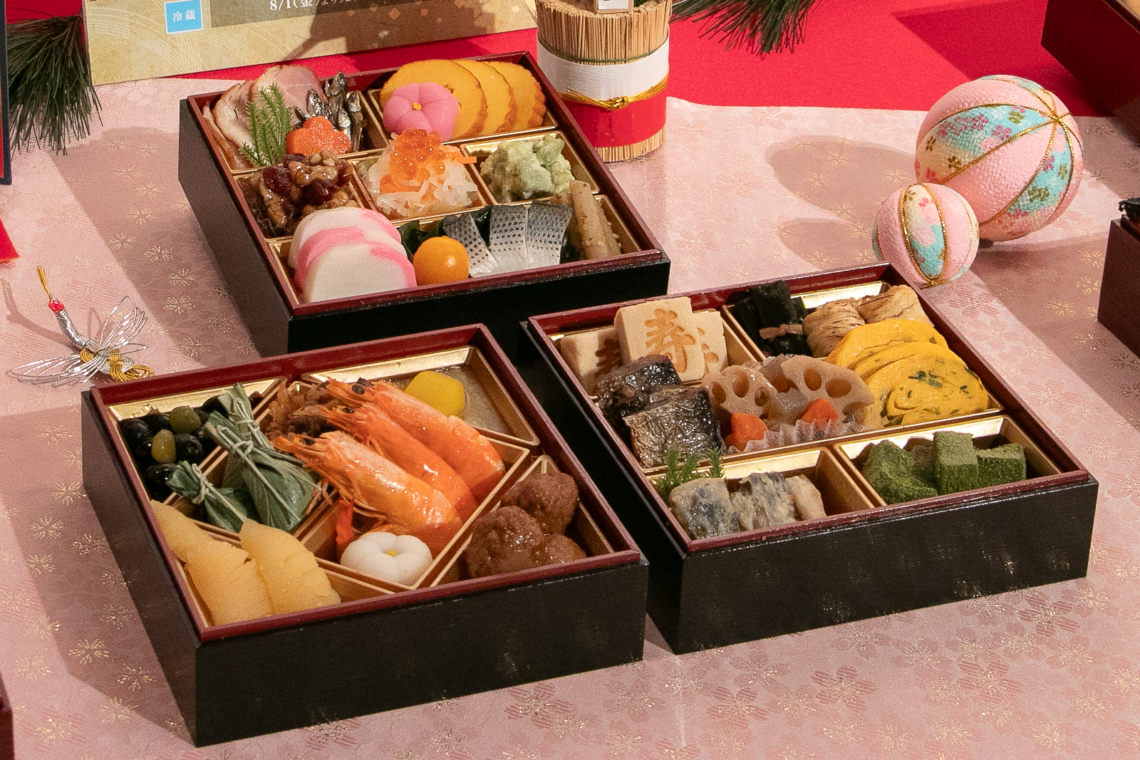 毎年人気の和風三段重「慶」（1万800円）